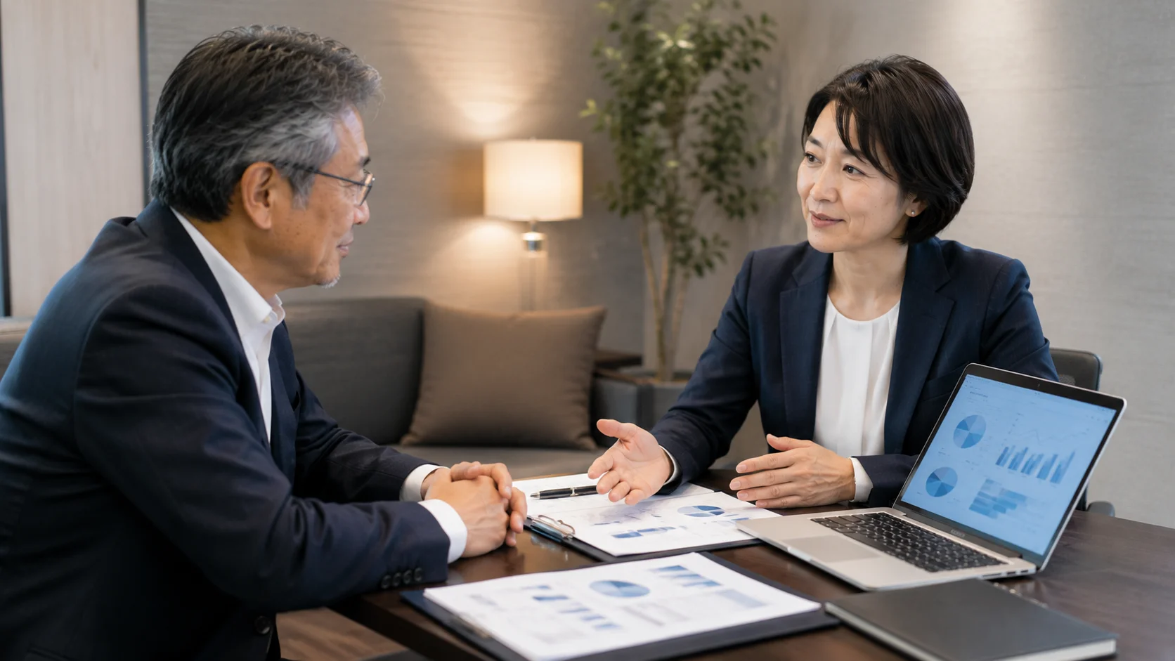 M&Aのセカンドオピニオンとして日本人経営者と中立的なアドバイザーが安心して相談する様子