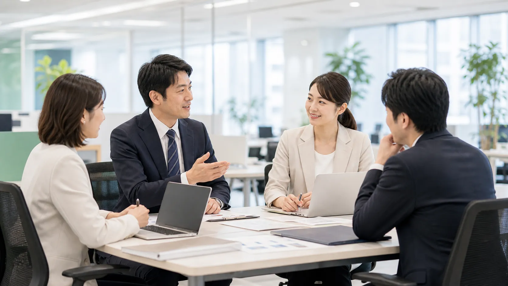 M&A後の統合プロセス（PMI）に取り組む日本人ビジネスチームのシーン