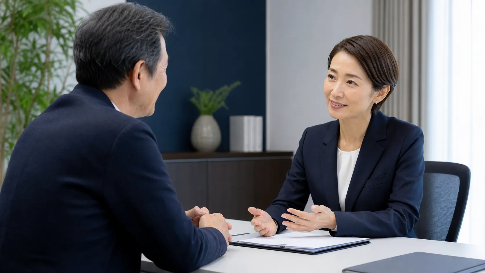 弁護士に早期相談する経営者の安心した対話シーン