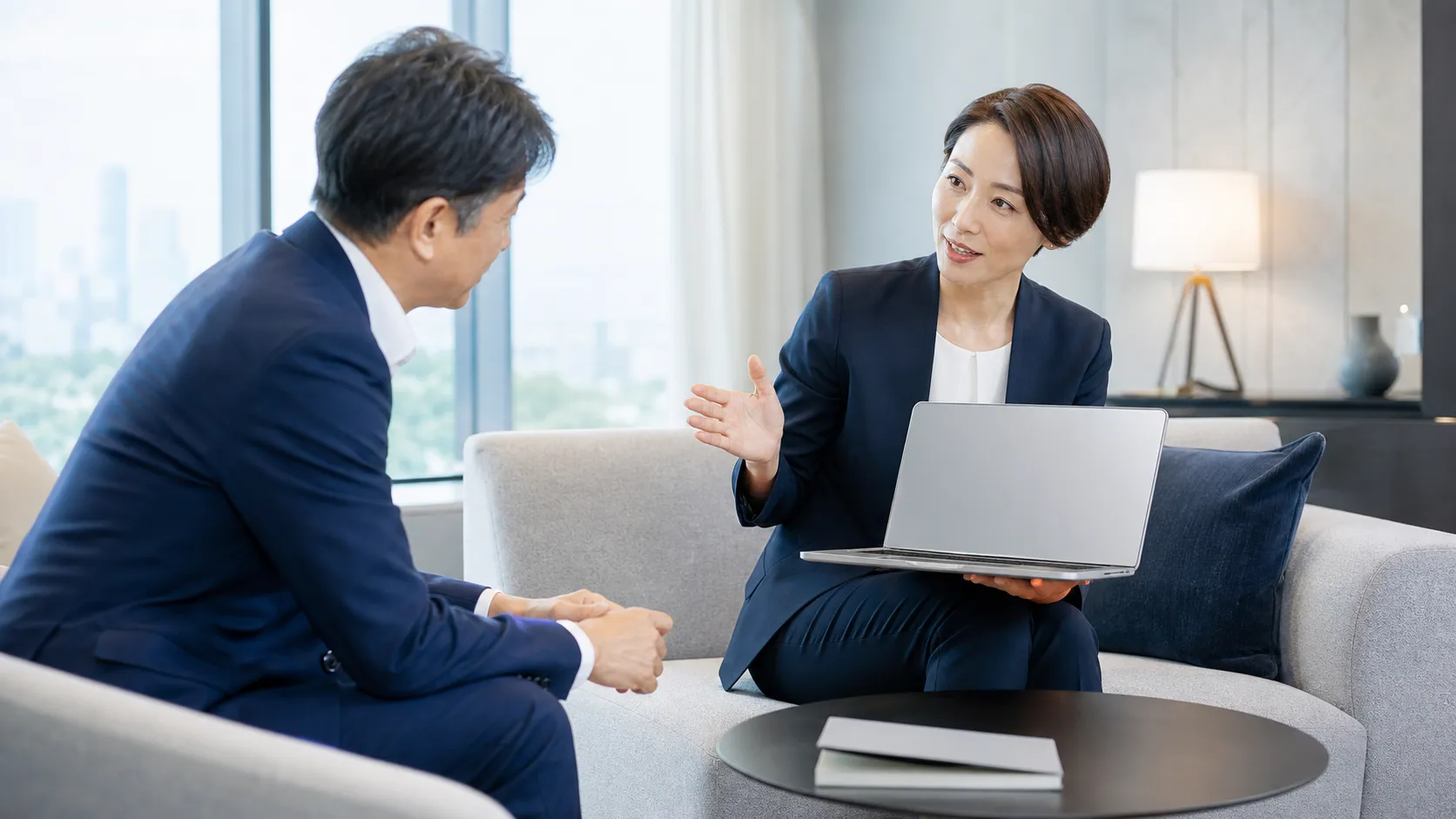 M&A支援機関登録制度について説明を受ける経営者