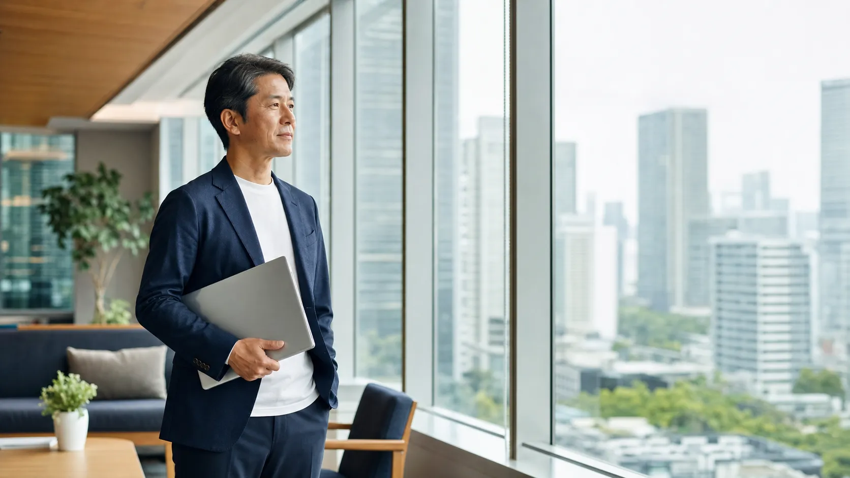 システム開発会社のM&Aを検討する経営者が今後の方向性を見据えるイメージ