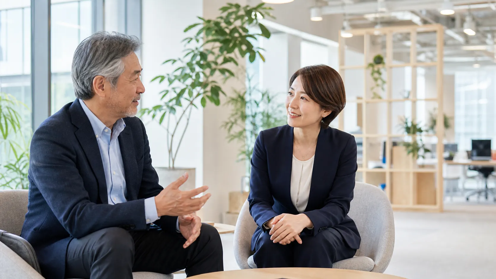 退職金の仕組みを活用するメリットについて前向きに話し合うイメージ
