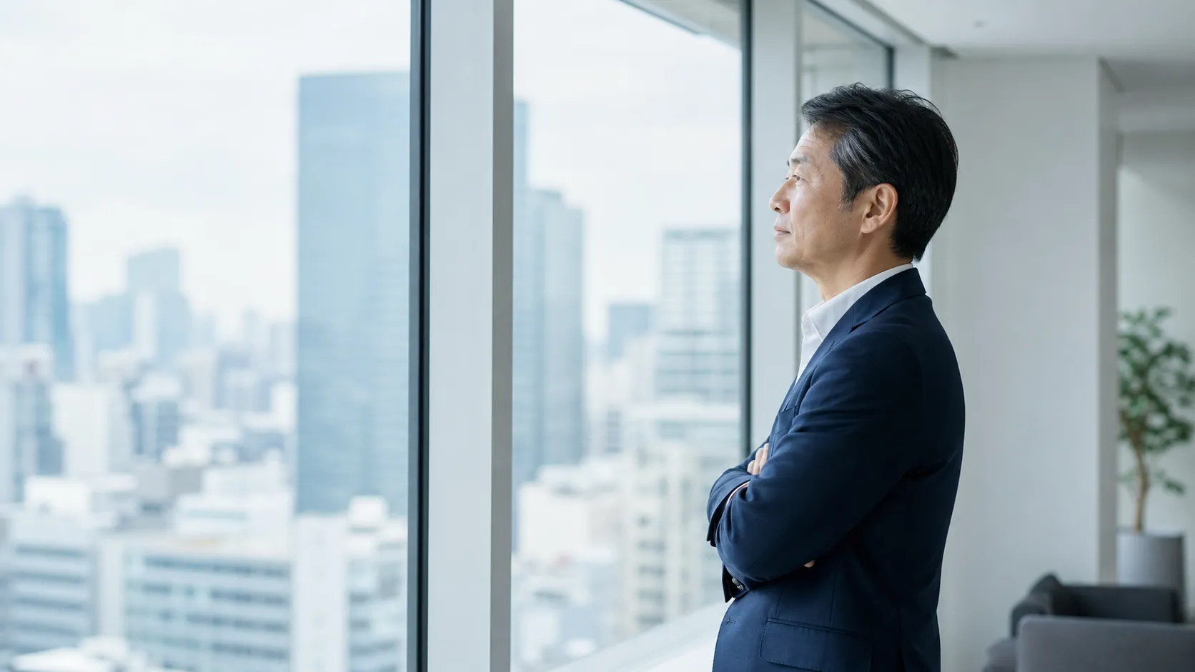 M&A仲介会社を利用する際の注意点を慎重に検討する経営者
