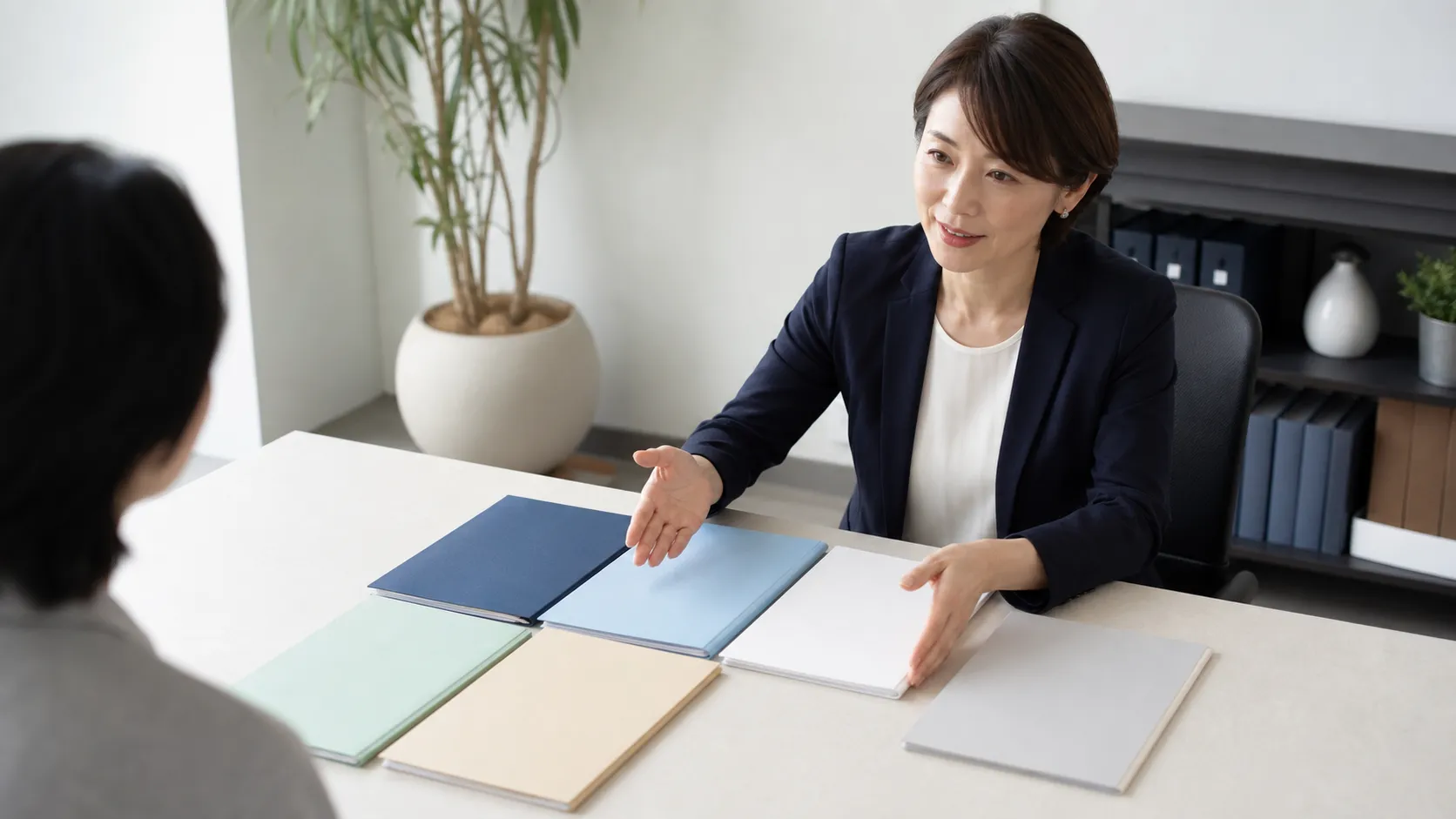 株式譲渡と事業譲渡などM&Aの手法を比較する専門家